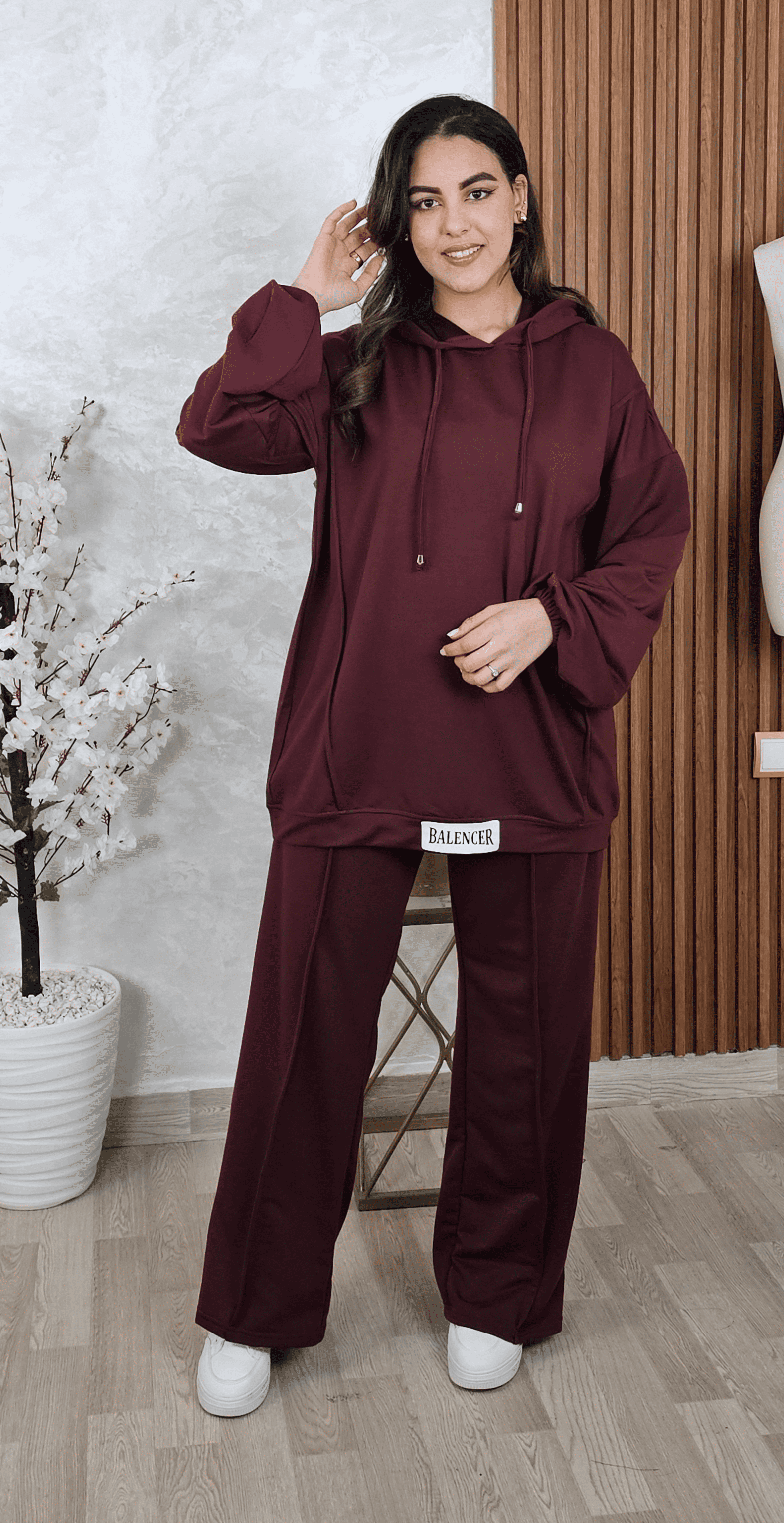 Style et confort inégalés : le survêtement. Brillez de confiance et de confort avec la nouvelle tenue de la saison.